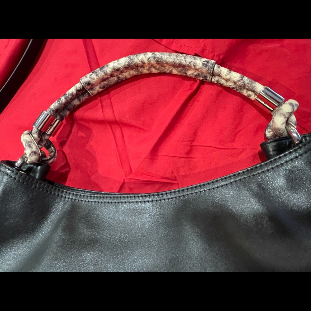 Michael Kors leather bag with matching wallet set. Cute bag for any occasion. - Picture 4 of 16